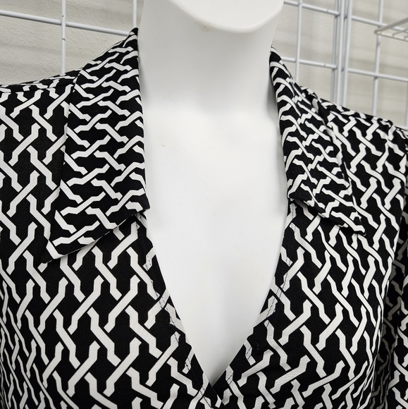 LAUNDRY by SHELLI SEGAL Wrap Dress - Picture 5 of 7